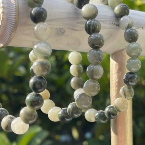 8mm Green Quartz Stretch Bead Bracelet - Picture 3 of 7